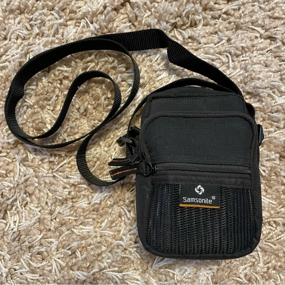 Samsonite Small Camera Bag w Adjustable Shoulder Strap